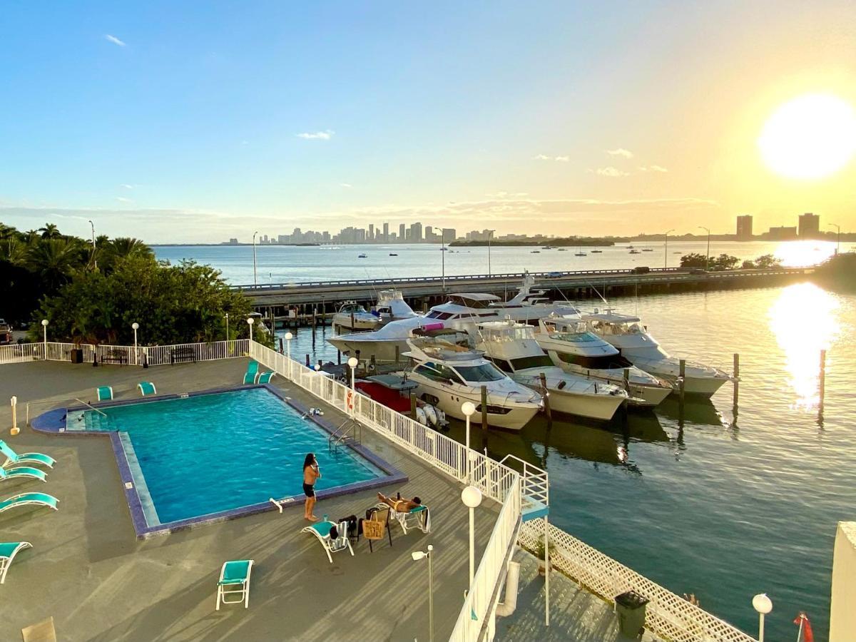 Modern Waterfront Apartment With Miami Skyline View, Free Parking 5 Mins Drive To מיאמי ביץ' מראה חיצוני תמונה