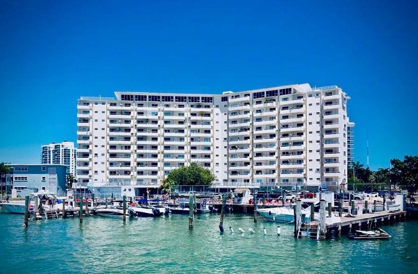 Modern Waterfront Apartment With Miami Skyline View, Free Parking 5 Mins Drive To מיאמי ביץ' מראה חיצוני תמונה